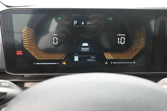 Used 2025 Kia Carnival EX FWD image 19