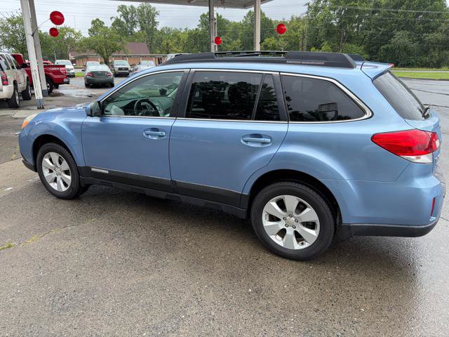 Used 2011 Subaru Outback 2.5i Premium w/ All-Weather Pkg AWD/4WD image 10