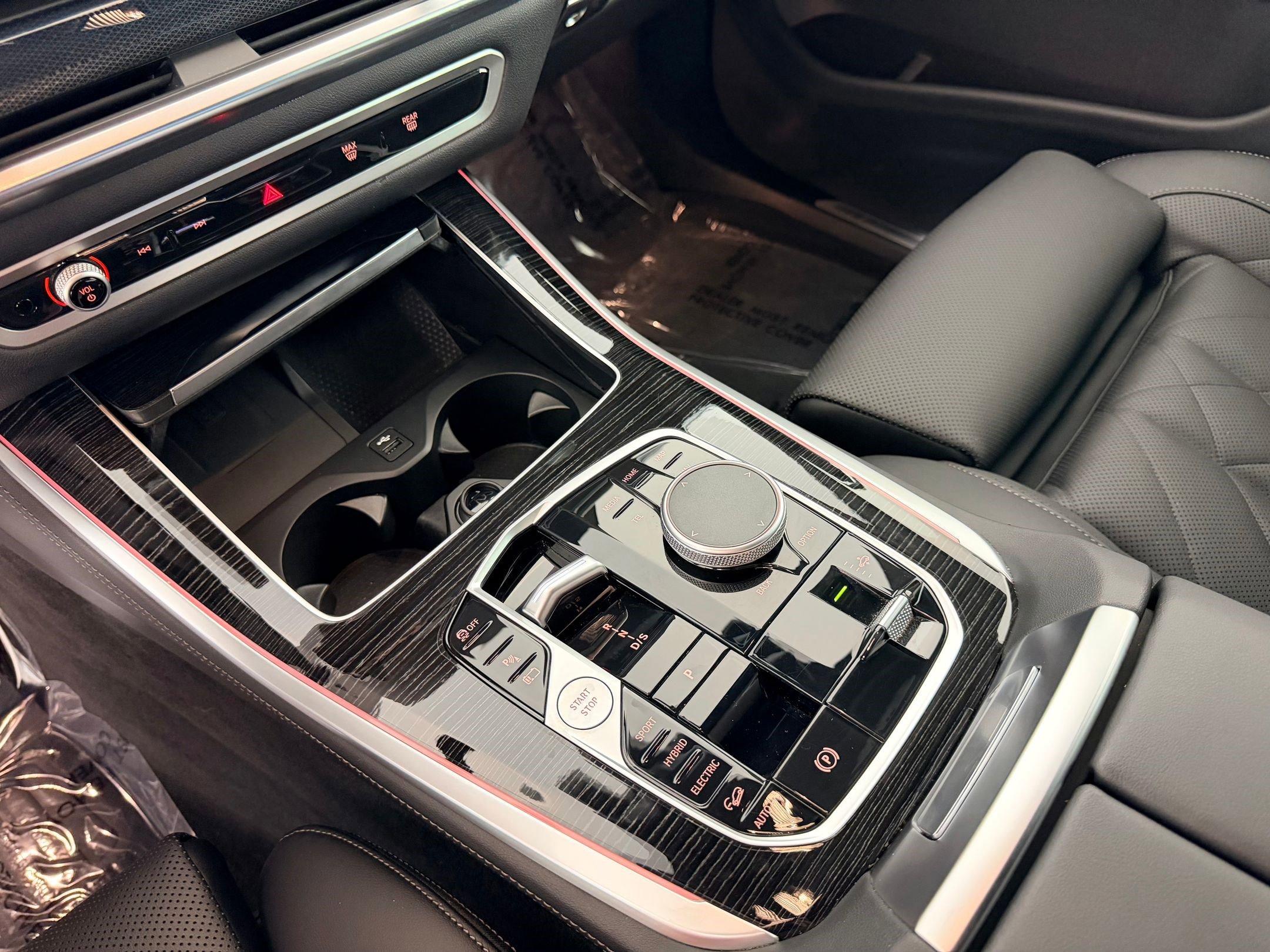 Certified 2025 BMW X5 xDrive50e w/ M Sport Package image 17