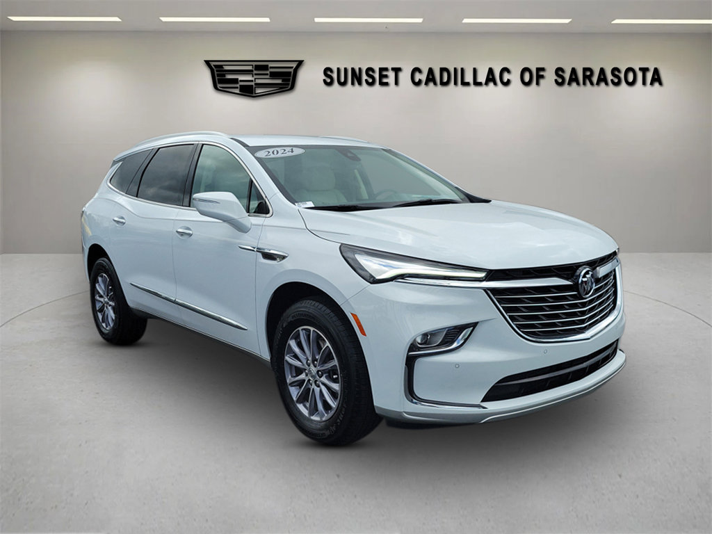 Used 2024 Buick Enclave Essence image 1