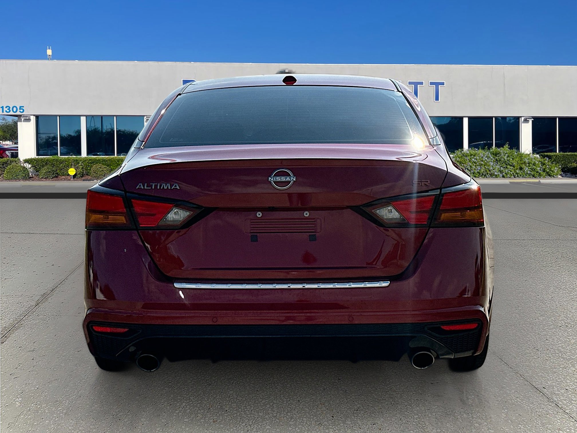 Used 2023 Nissan Altima 2.5 SR w/ SR Premium Package image 6