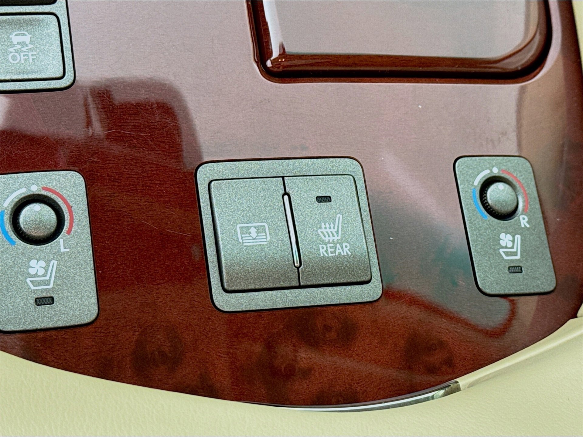 Used 2007 Lexus LS 460 image 21