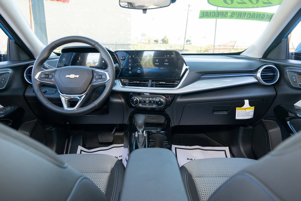 Used 2026 Chevrolet Trax LT w/ LT Convenience Package FWD image 21