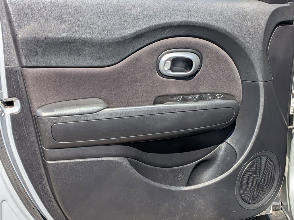 Used 2015 Kia Soul FWD image 13