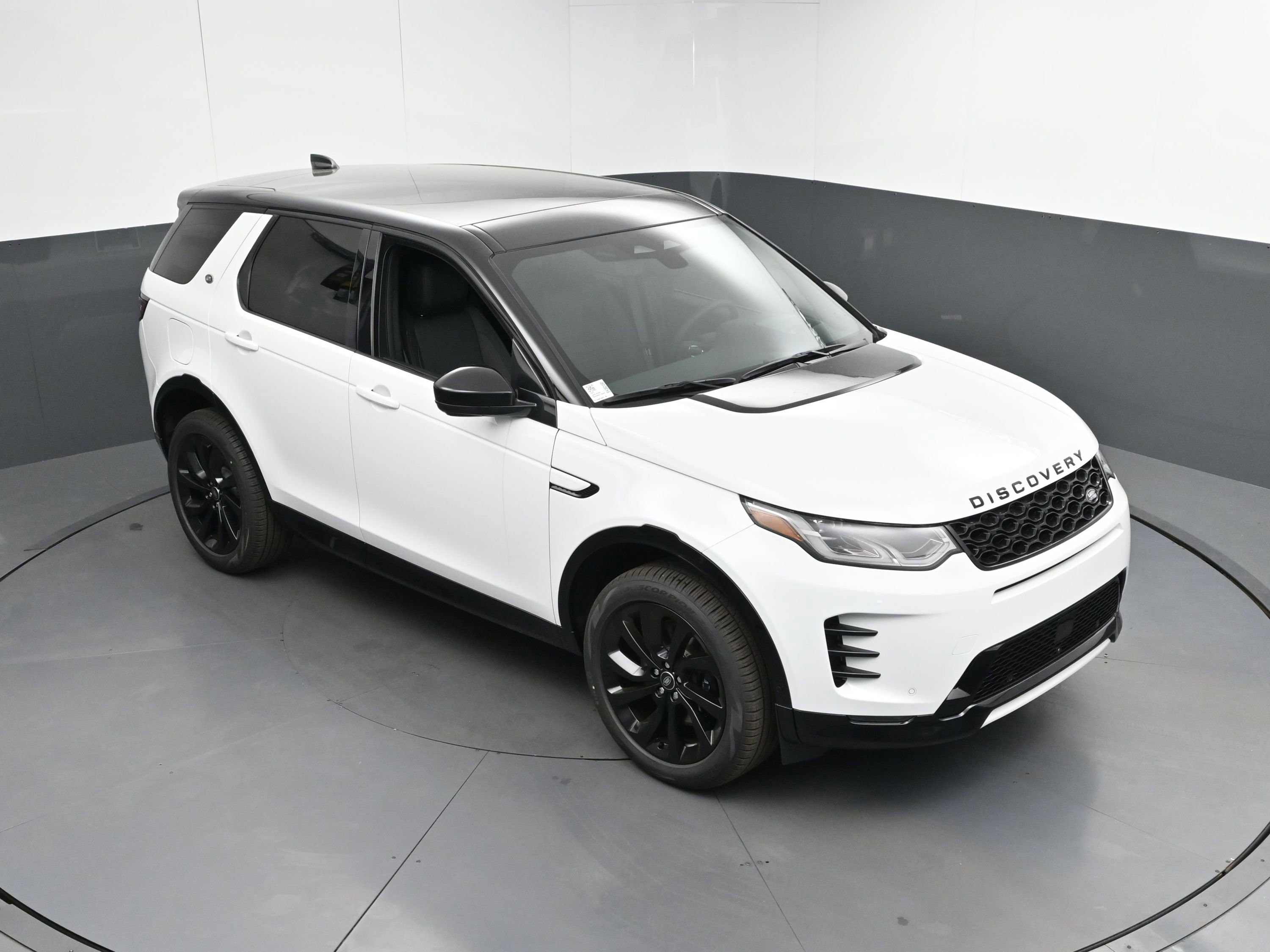 New 2025 Land Rover Discovery Sport Dynamic SE image 36