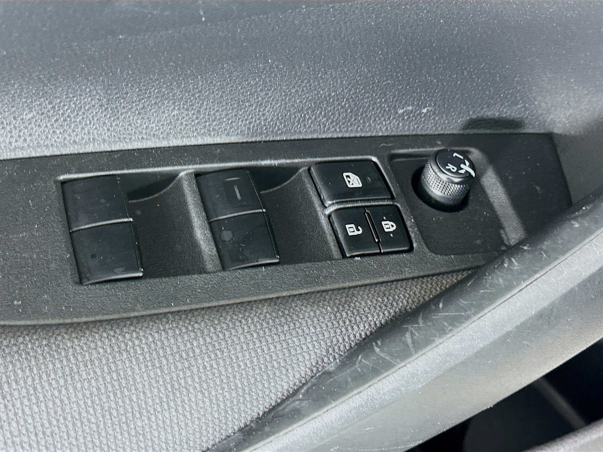 Used 2020 Toyota Corolla LE FWD image 15
