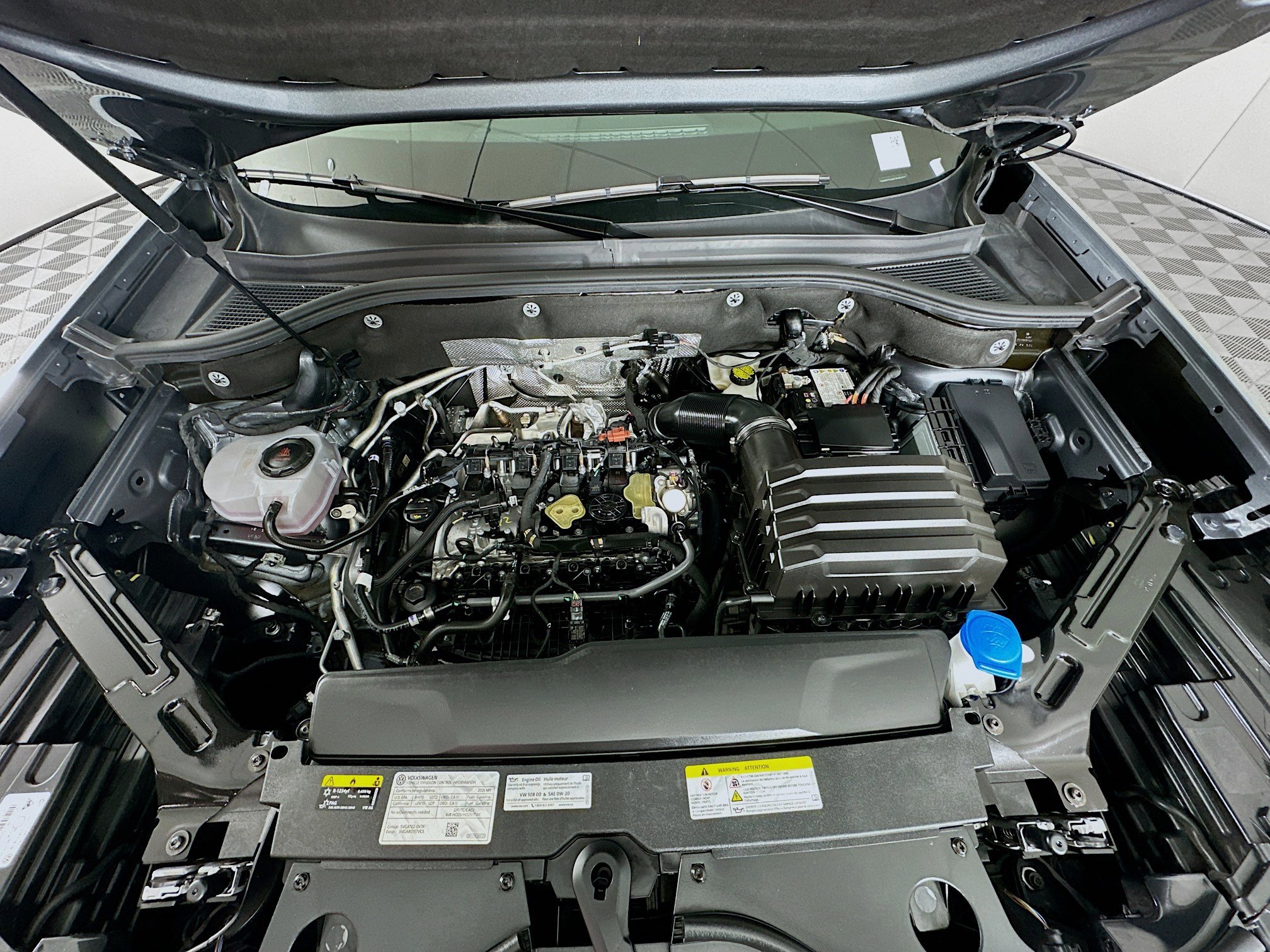 Used 2025 Volkswagen Atlas SE image 34