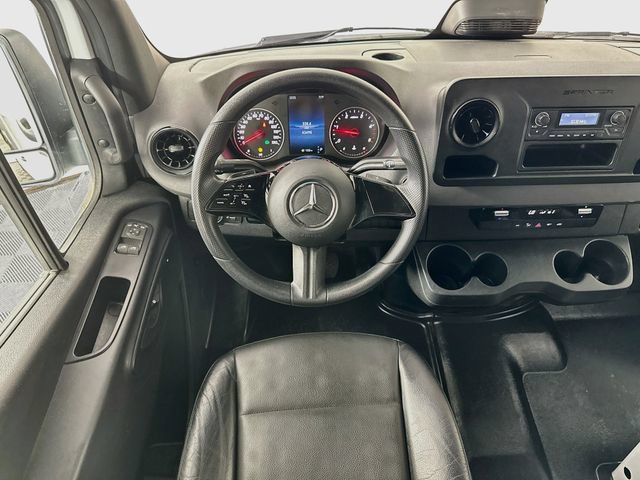 Used 2025 Mercedes-Benz Sprinter 2500 image 4