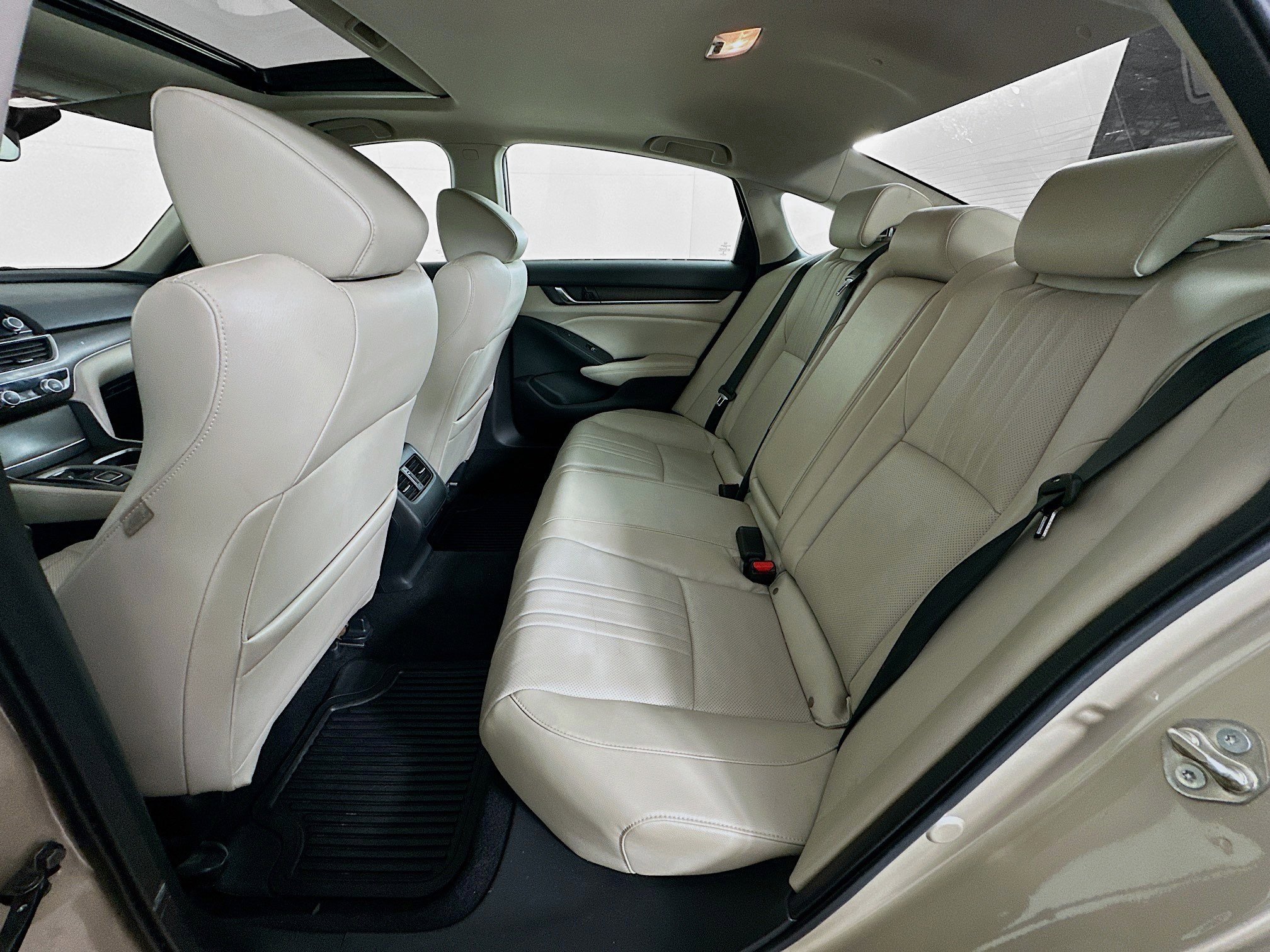 Used 2018 Honda Accord Touring image 28