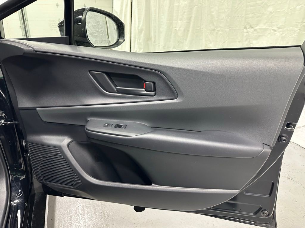 Used 2025 Toyota Prius LE FWD image 57