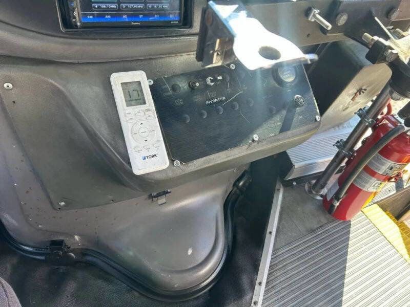 Used 2006 Ford E-350 and Econoline 350 Super Duty RWD image 63