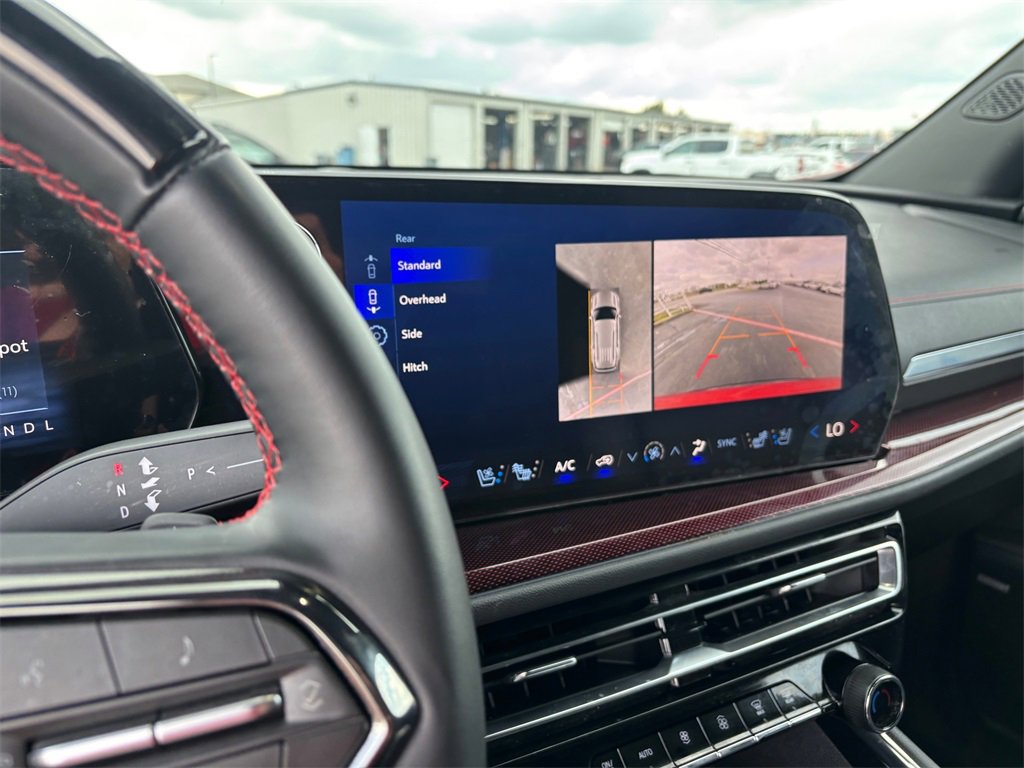 Used 2025 Chevrolet Traverse RS image 23