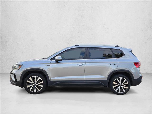 Used 2023 Volkswagen Taos SE w/ Panoramic Sunroof Package FWD image 8