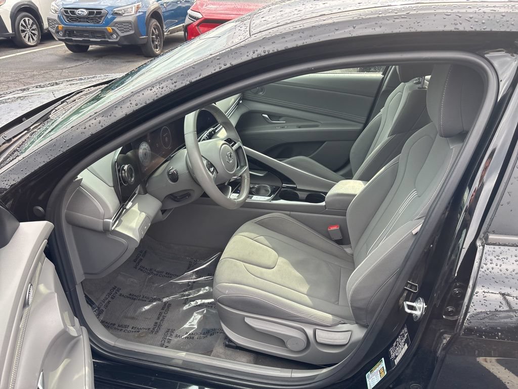 Used 2023 Hyundai Elantra SEL w/ Convenience Package FWD image 9