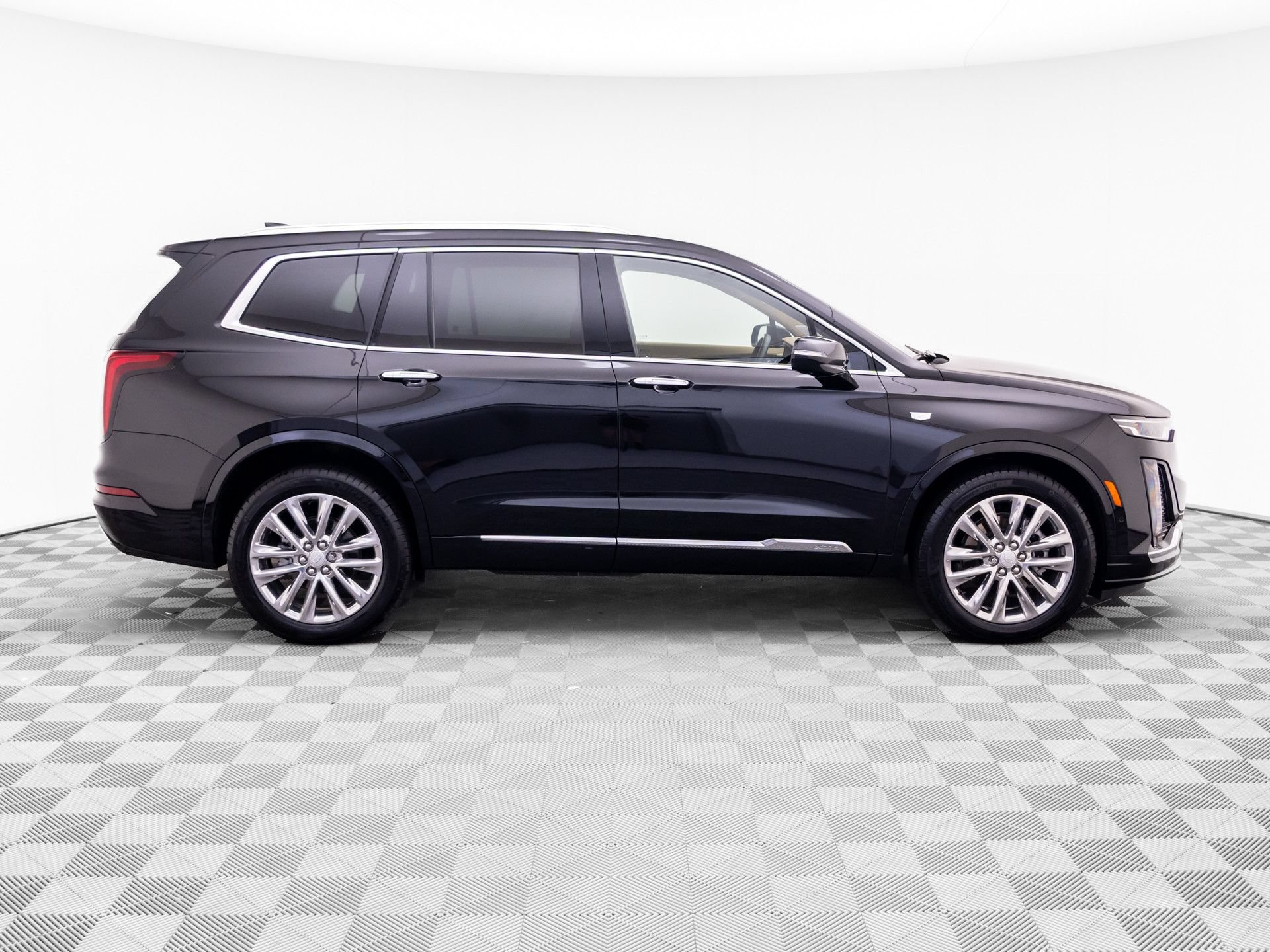 Certified 2025 Cadillac XT6 Premium Luxury w/ Platinum Package AWD/4WD image 6