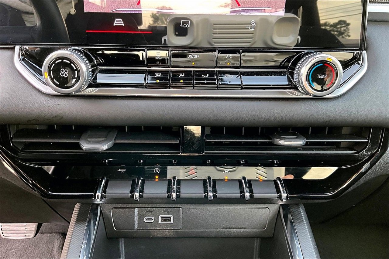 Used 2024 GMC Canyon Elevation w/ Trailering Package image 17