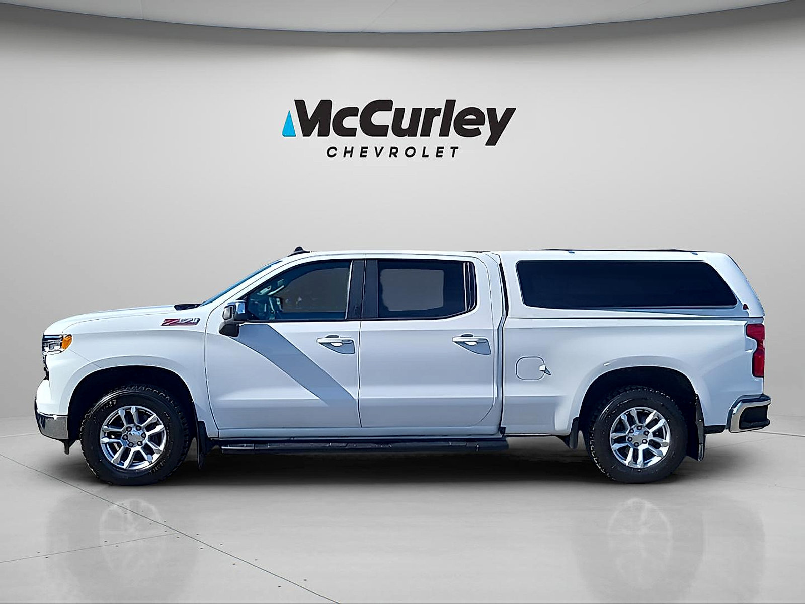 Used 2022 Chevrolet Silverado 1500 LT AWD/4WD image 4
