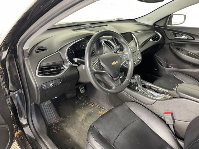 Used 2016 Chevrolet Malibu LT w/ Leather Package FWD image 3