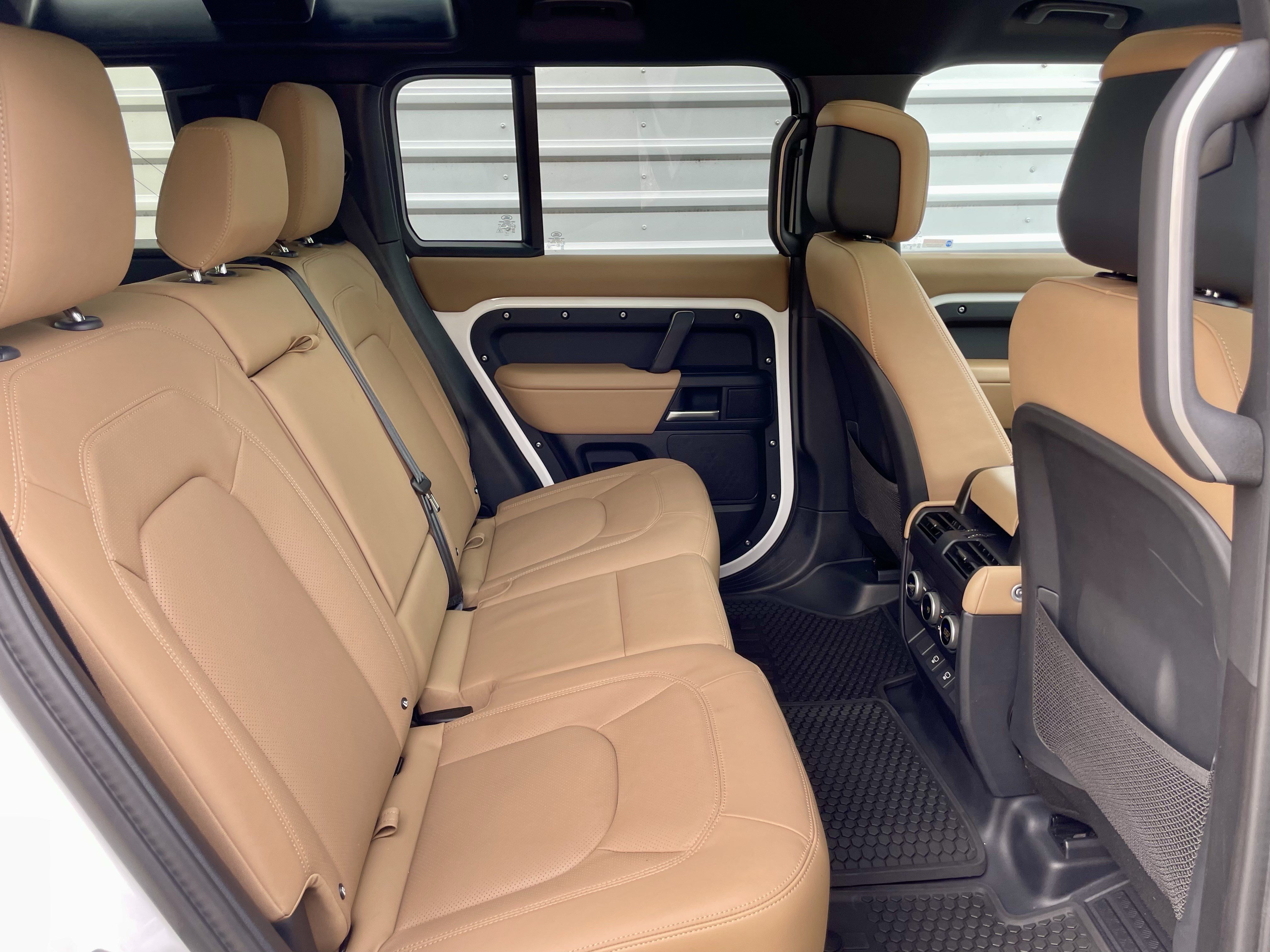 Certified 2025 Land Rover Defender 110 X-Dynamic SE AWD/4WD image 31
