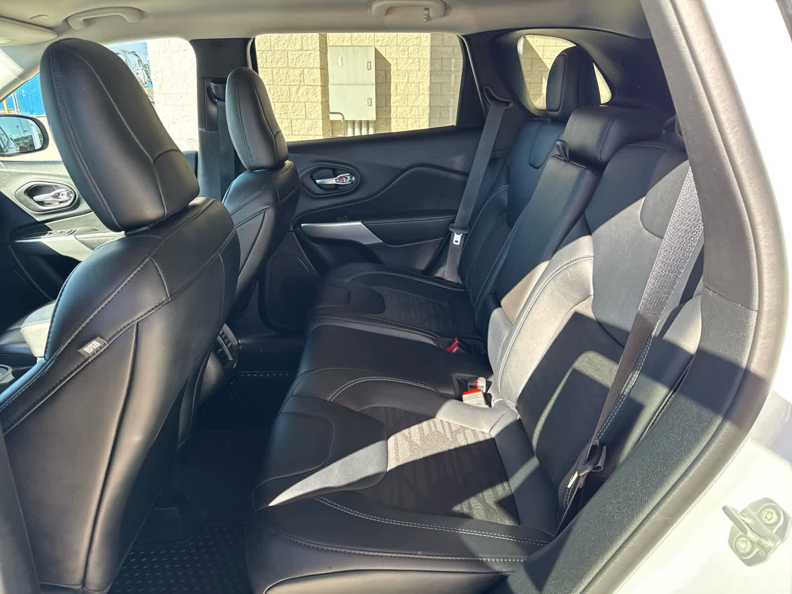 Used 2022 Jeep Cherokee Latitude w/ Trailer Tow Group image 26