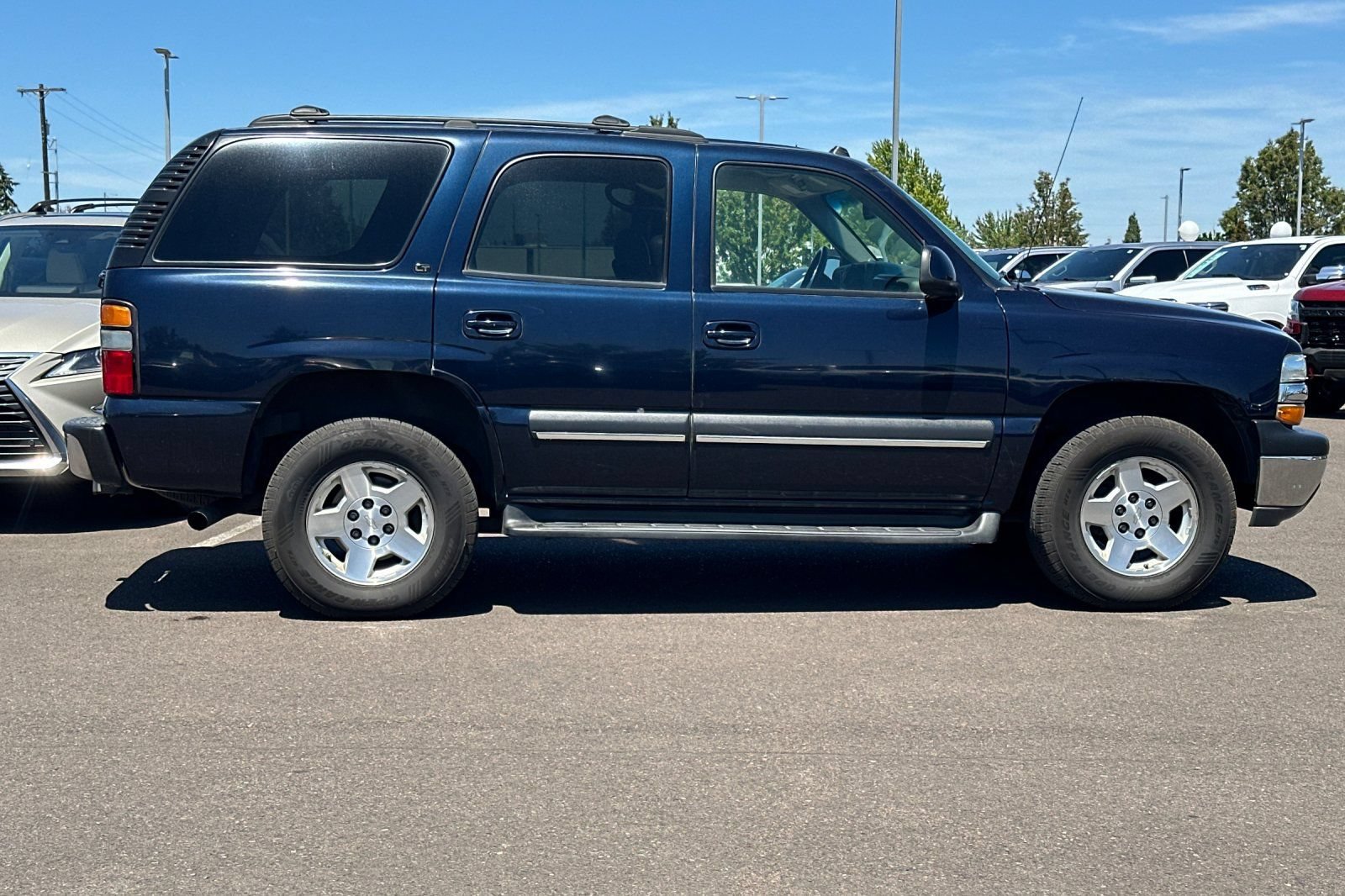 Used 2004 Chevrolet Tahoe LT w/ LT Preferred Equipment Group AWD/4WD image 3