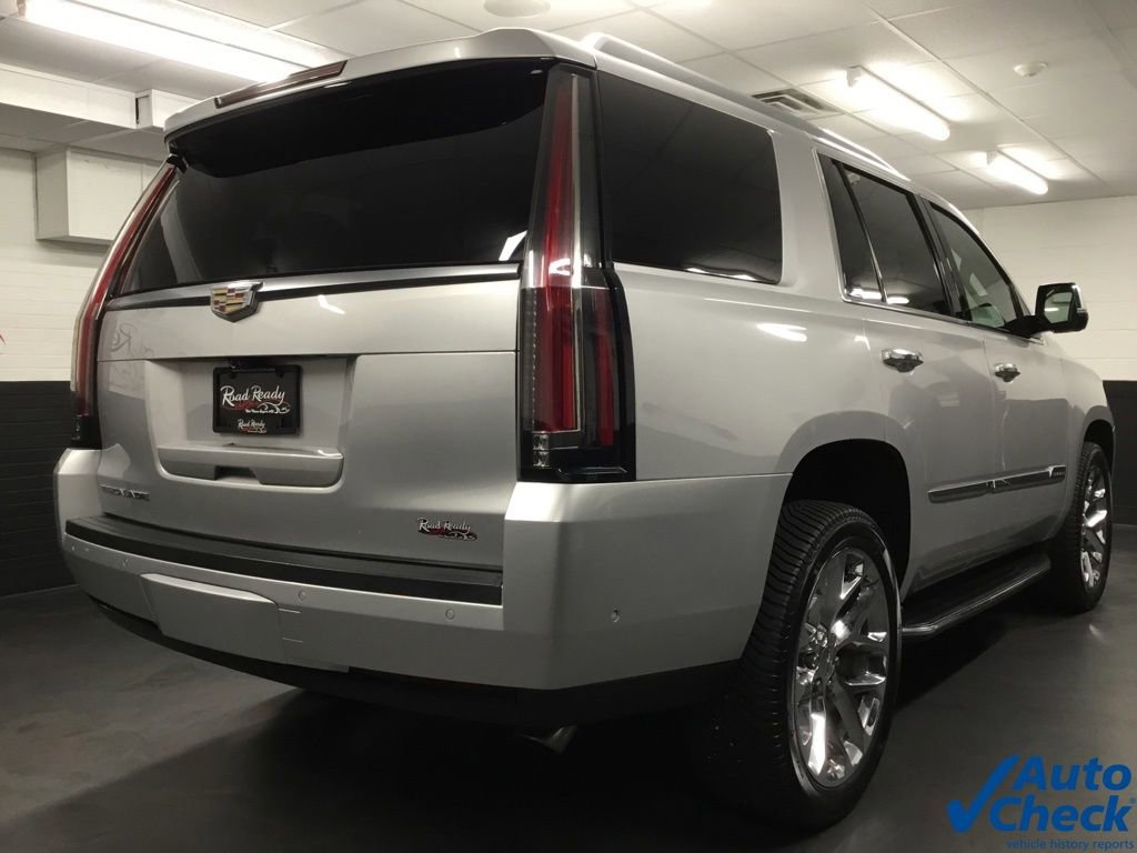 Used 2017 Cadillac Escalade Luxury AWD/4WD image 10