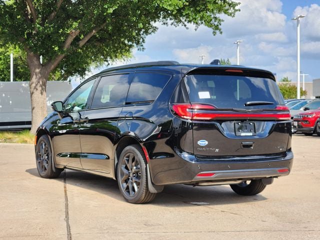 New 2026 Chrysler Pacifica Limited w/ S Appearance Package AWD/4WD image 4