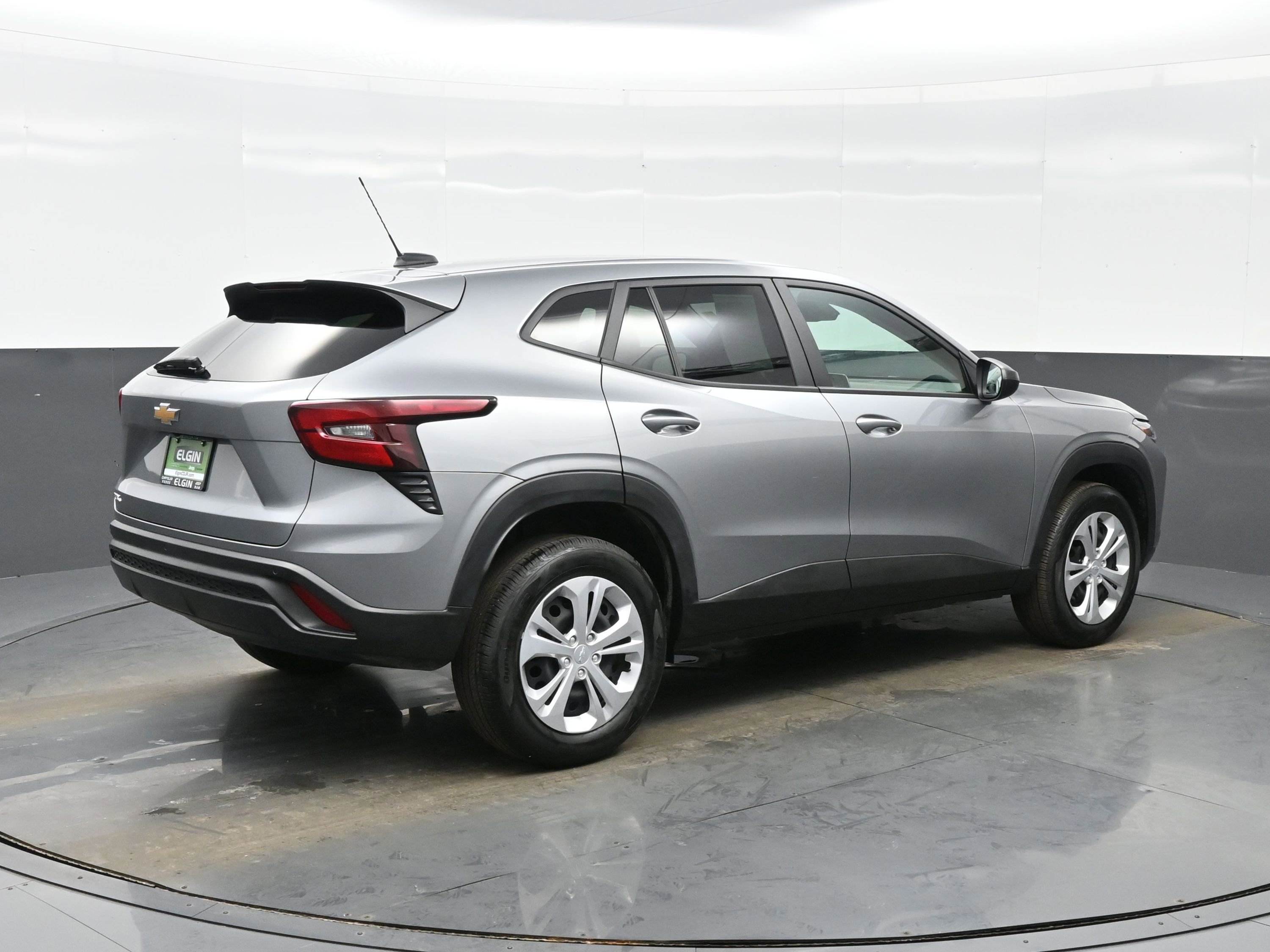 Used 2025 Chevrolet Trax LS w/ Driver Confidence Package image 6