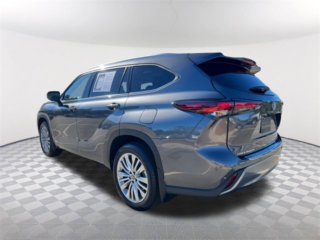 Used 2024 Toyota Highlander Platinum image 7
