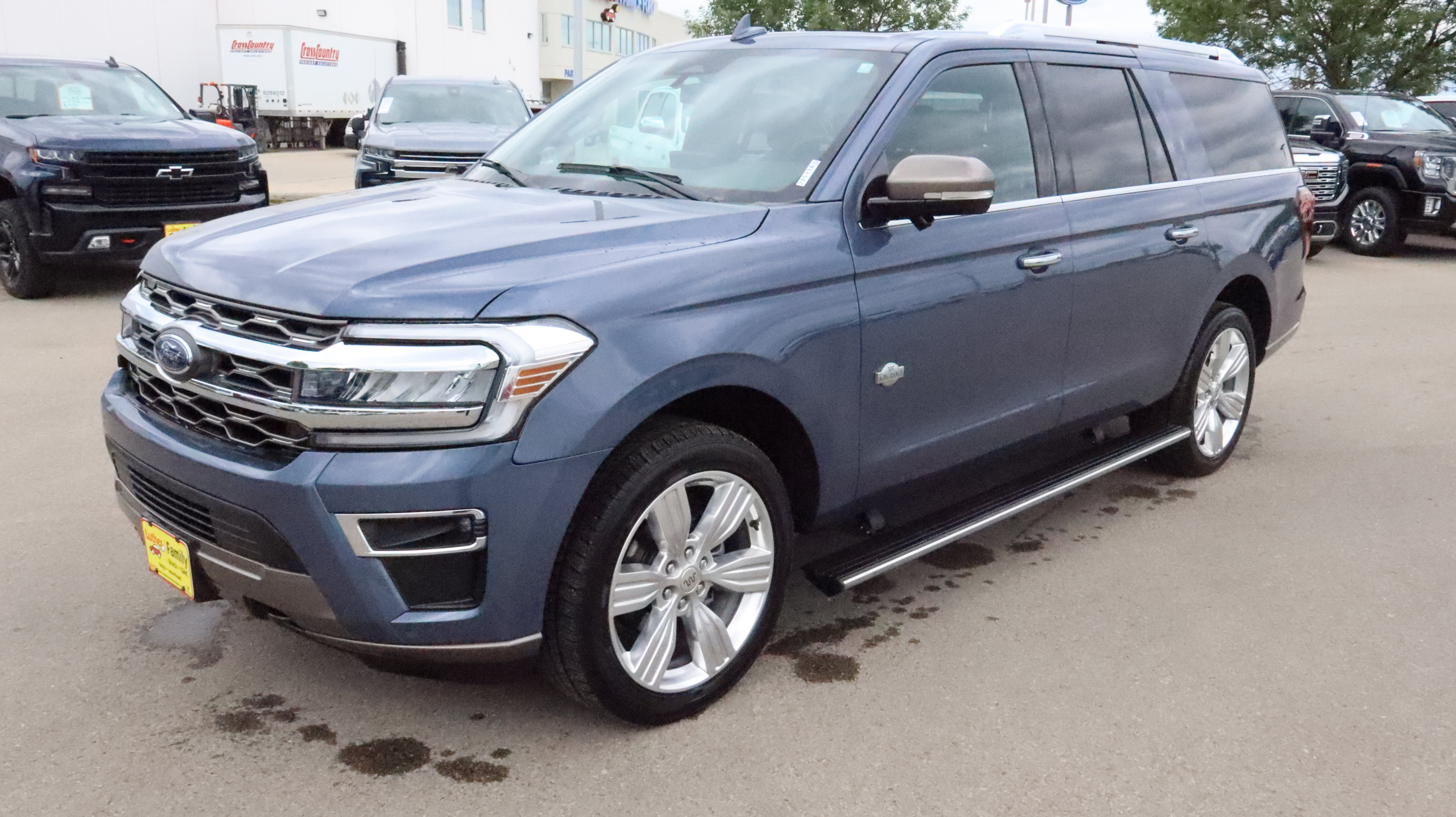 Used 2023 Ford Expedition Max King Ranch AWD/4WD image 3