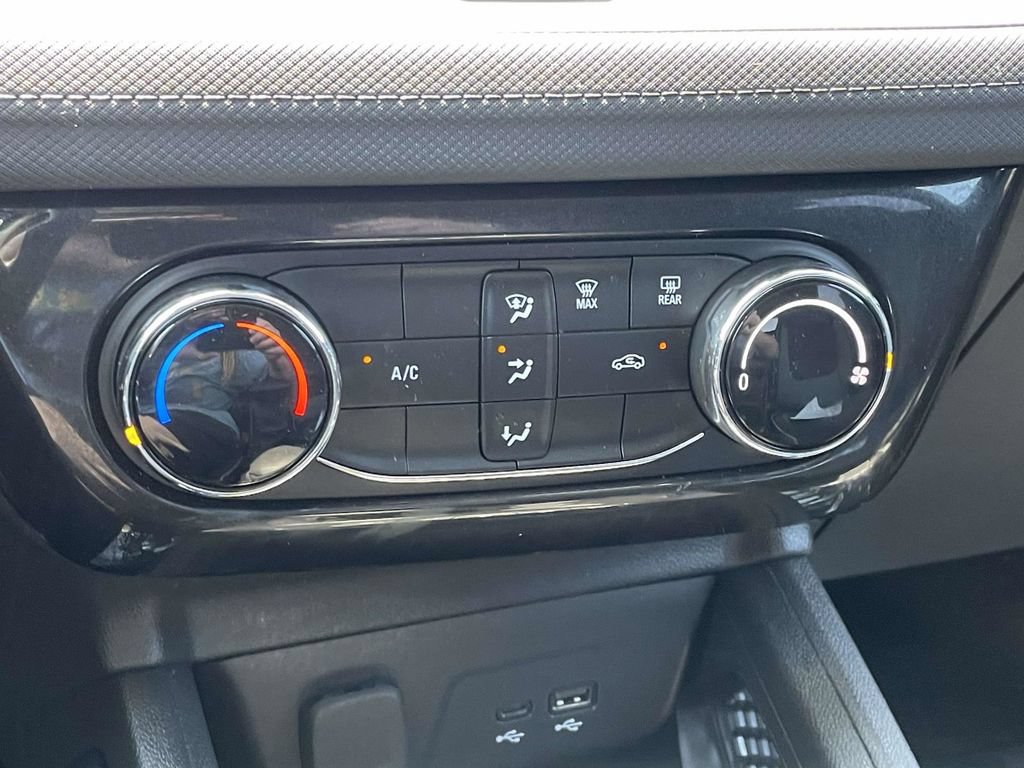 Used 2025 Chevrolet TrailBlazer LT AWD/4WD image 36