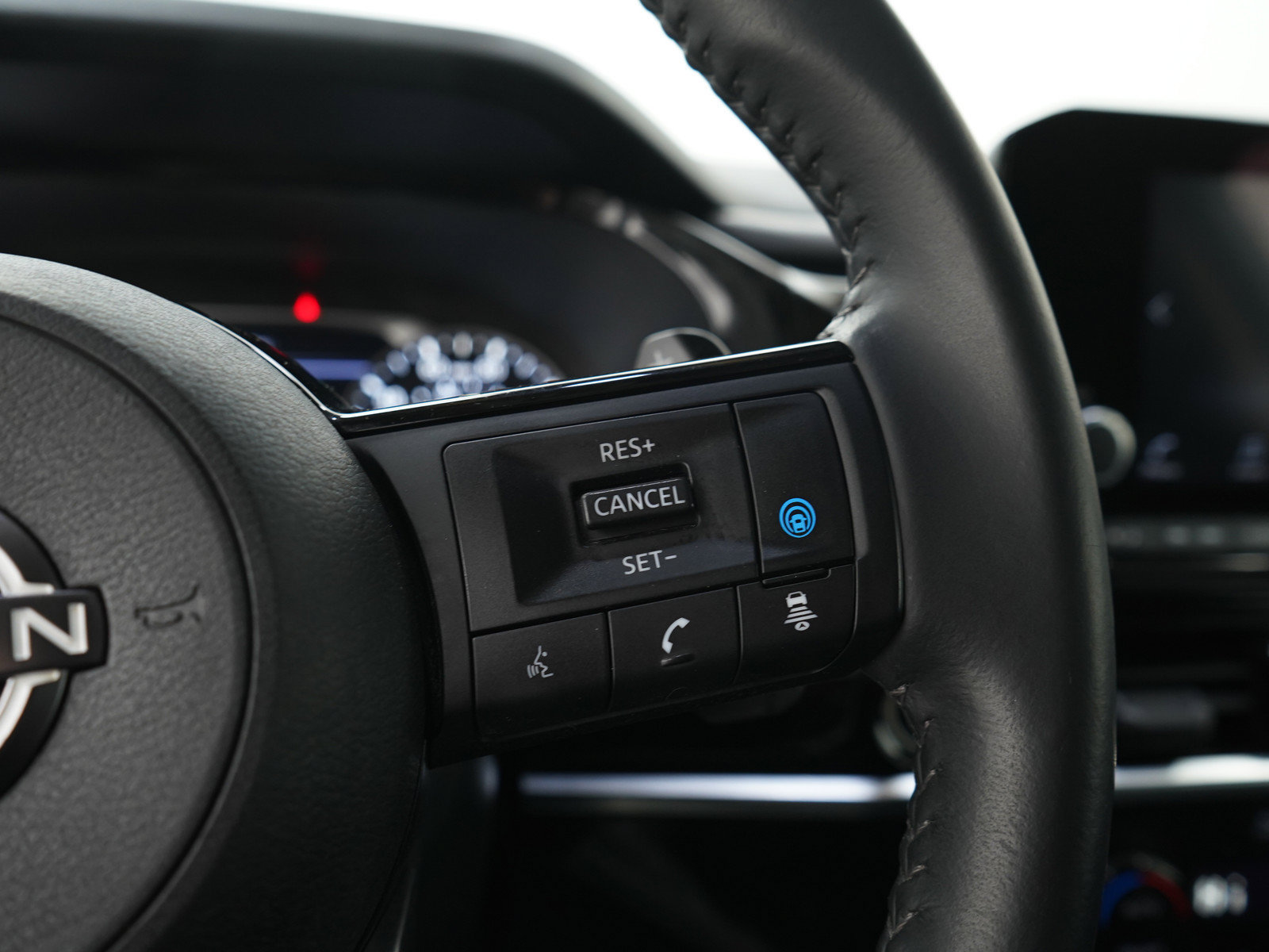 Used 2023 Nissan Pathfinder SV AWD/4WD image 28