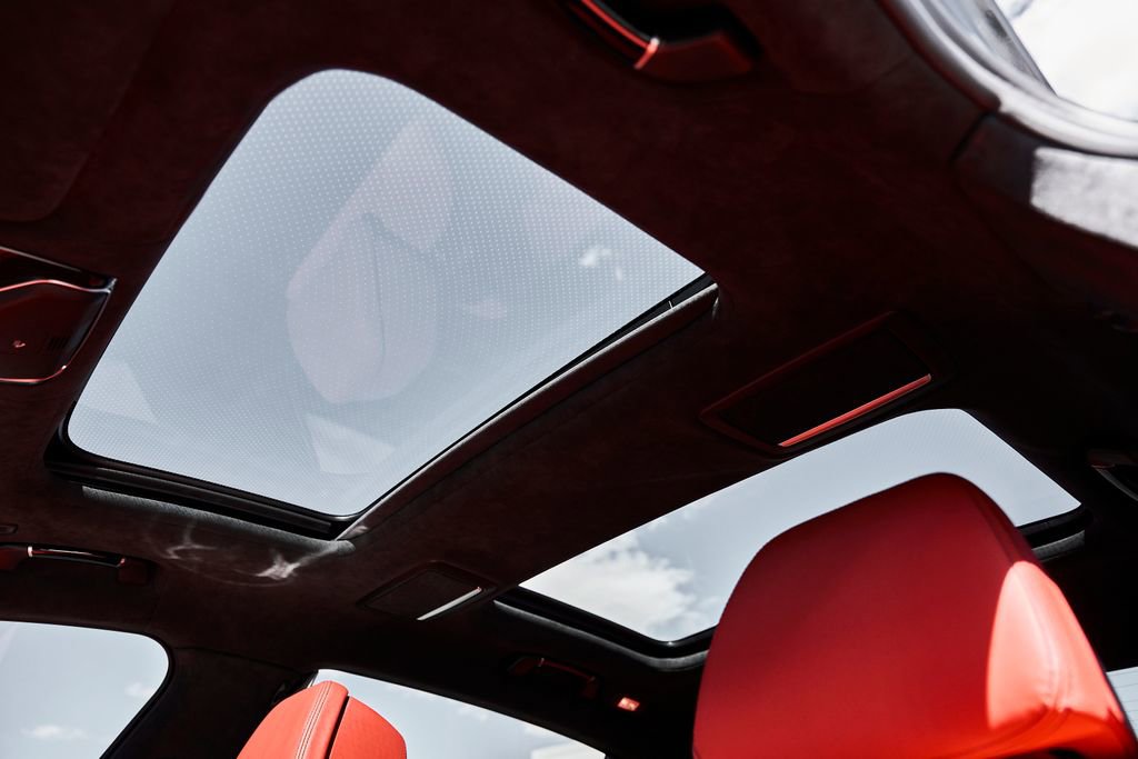 Used 2022 BMW M760i xDrive w/ Luxury Rear Seating Package image 51