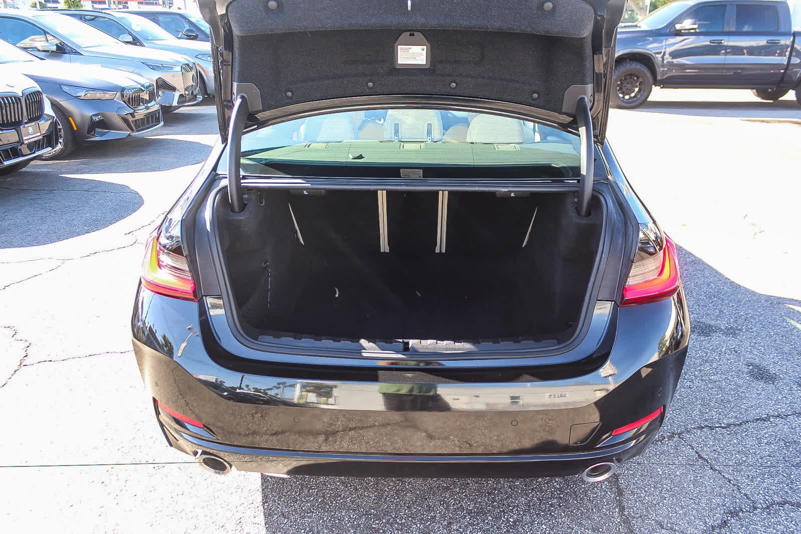 Used 2024 BMW 330i Sedan w/ Convenience Package RWD image 36