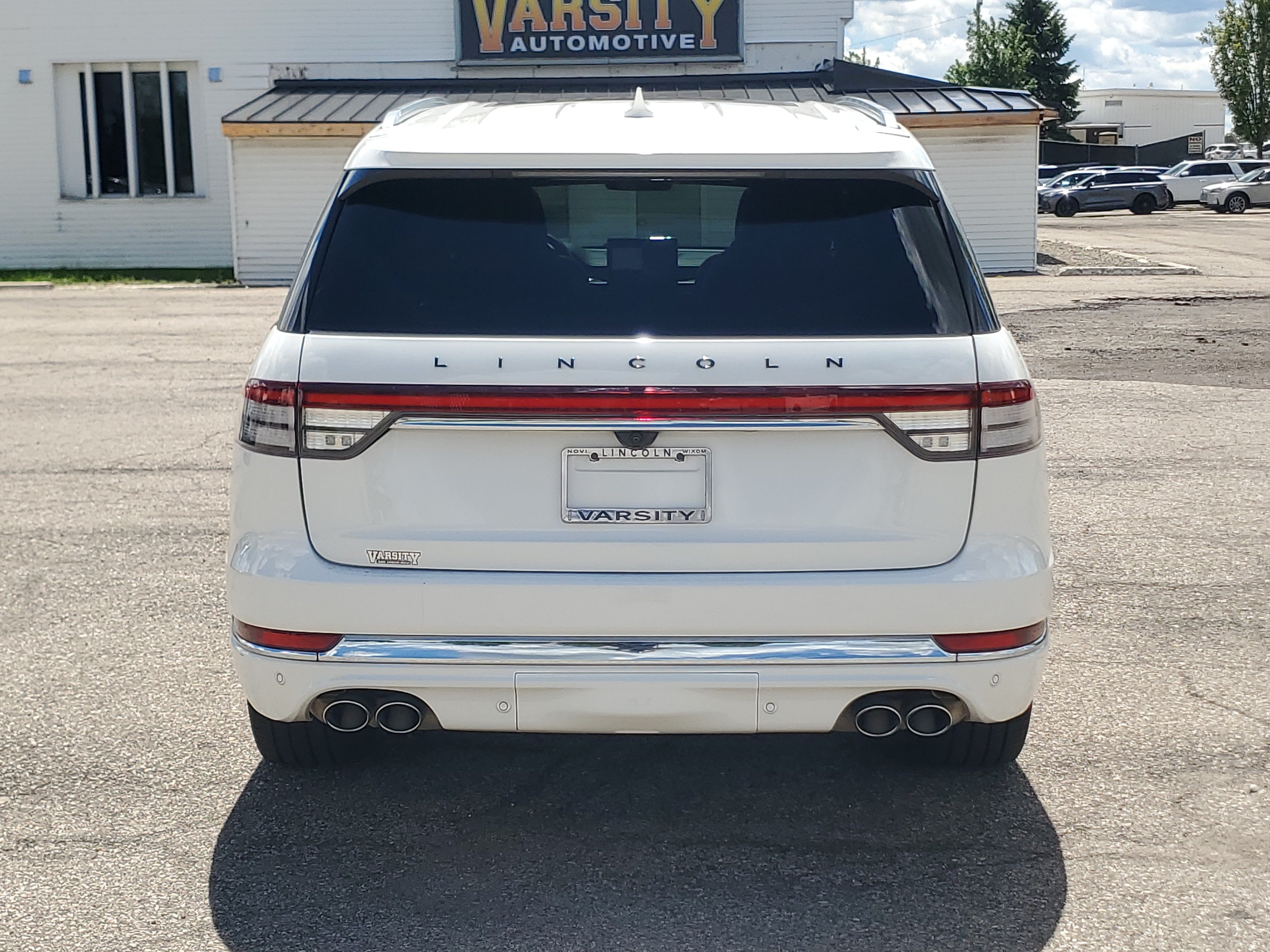 Certified 2023 Lincoln Aviator Black Label Grand Touring w/ Class IV Trailer Tow Package AWD/4WD image 5
