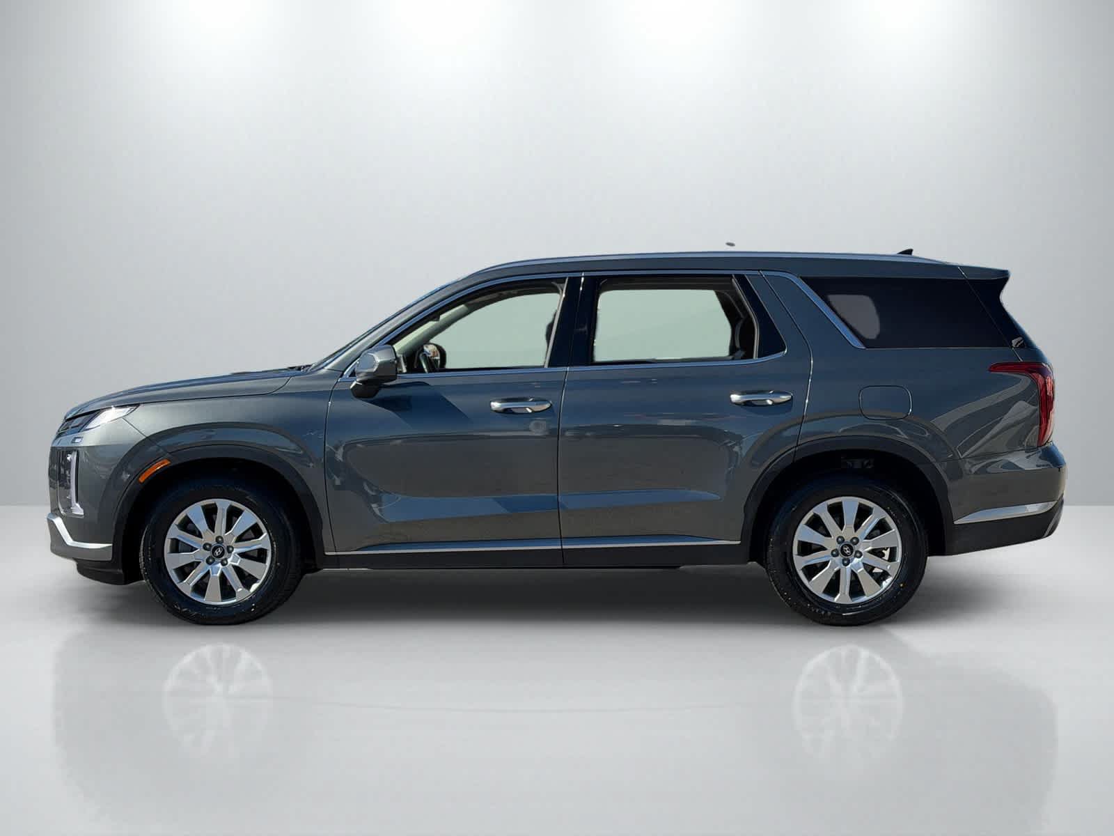 Used 2024 Hyundai Palisade SEL FWD image 2