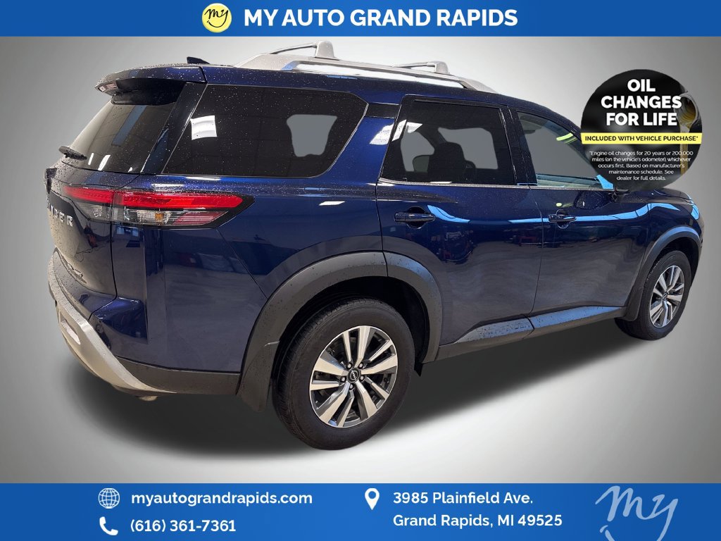Used 2025 Nissan Pathfinder SL AWD/4WD image 7