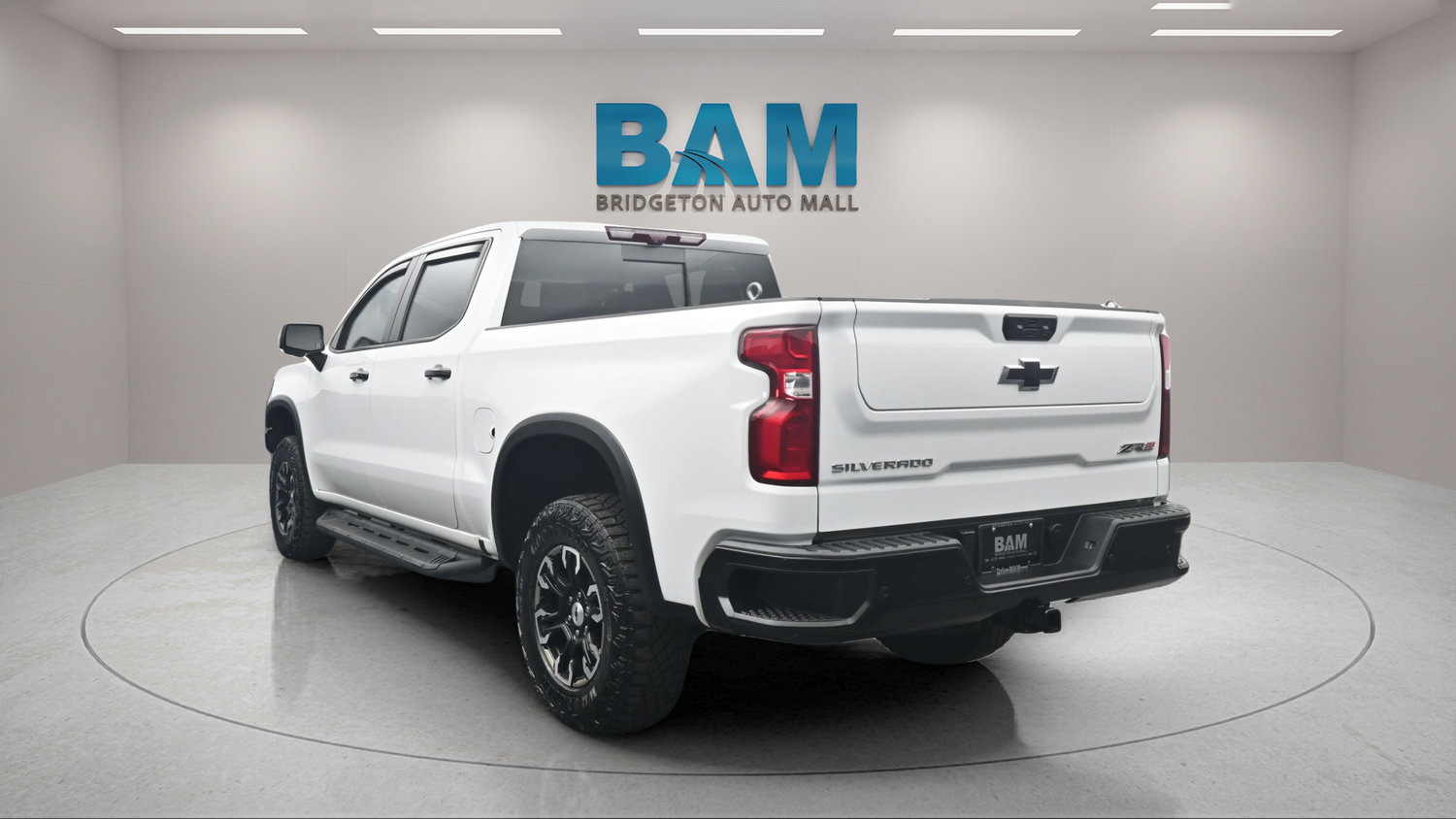 Used 2024 Chevrolet Silverado 1500 ZR2 w/ Technology Package AWD/4WD image 4