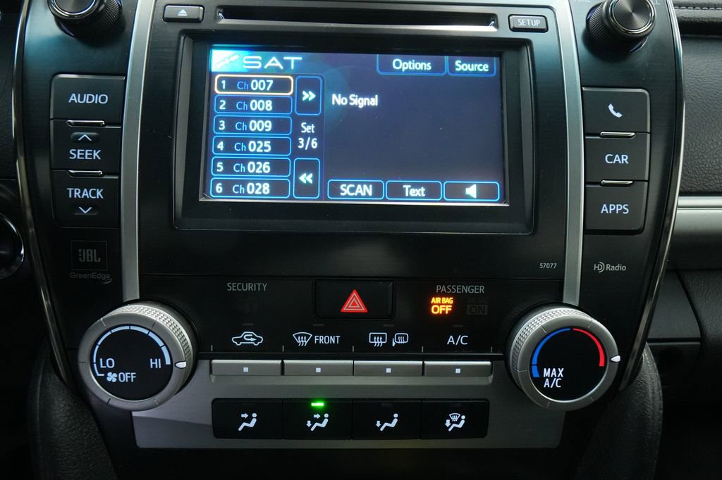 Used 2013 Toyota Camry SE w/ Leather Pkg image 32