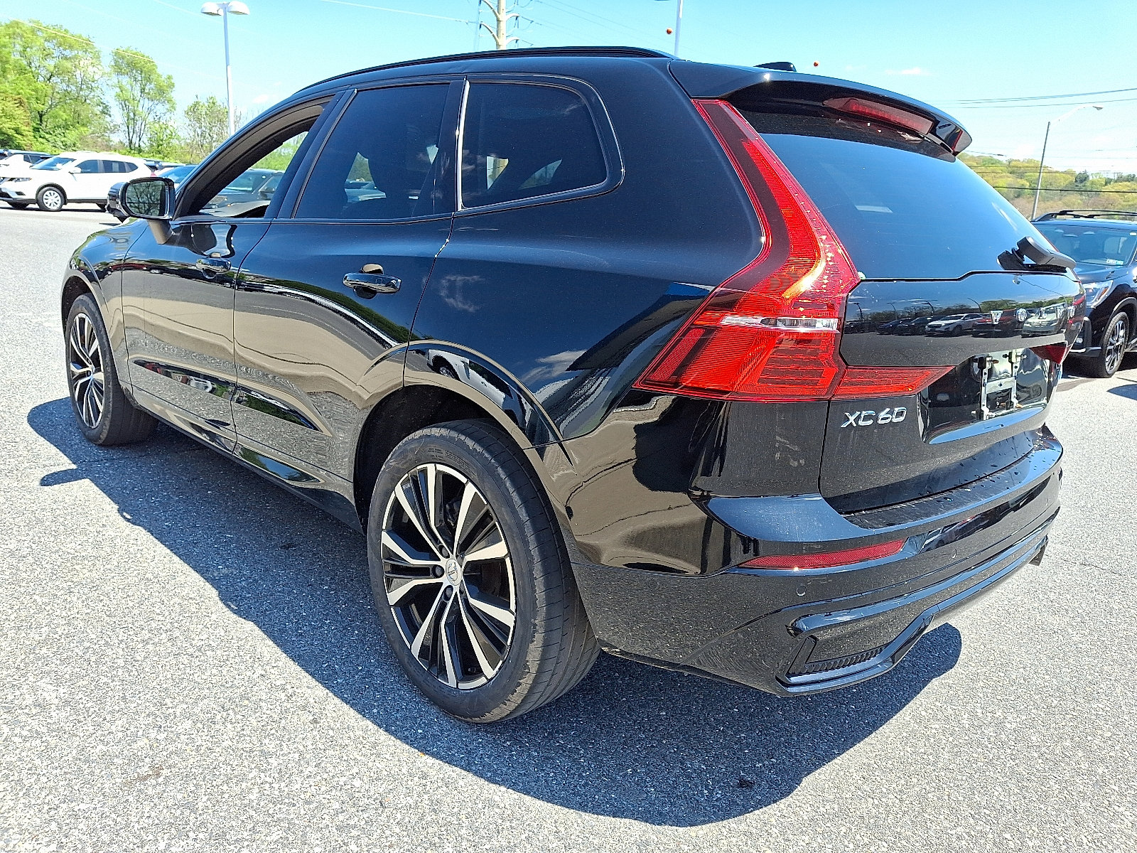Used 2023 Volvo XC60 B5 Plus w/ Climate Package AWD/4WD image 5