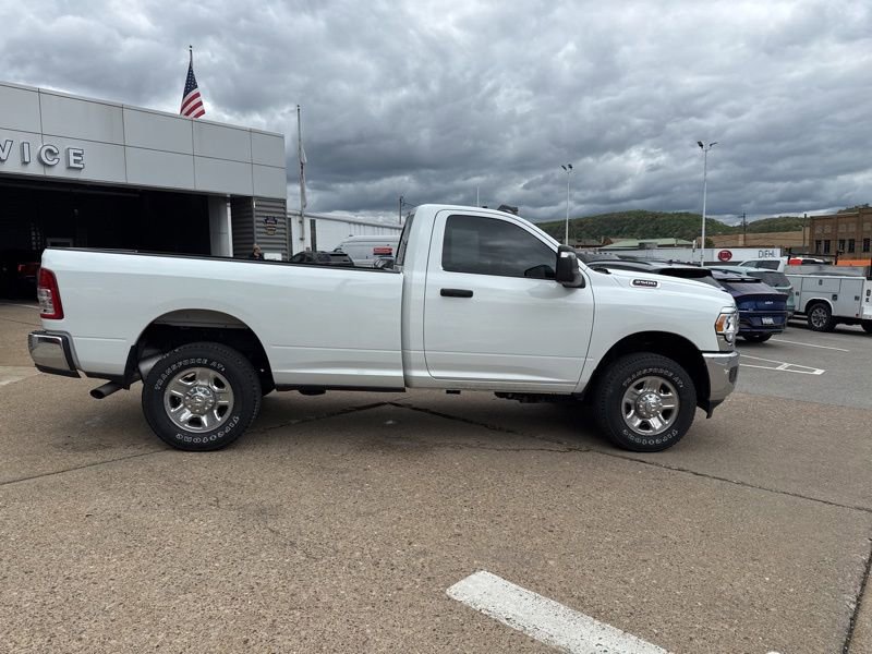 Used 2024 RAM 2500 Tradesman w/ Chrome Appearance Group AWD/4WD image 6