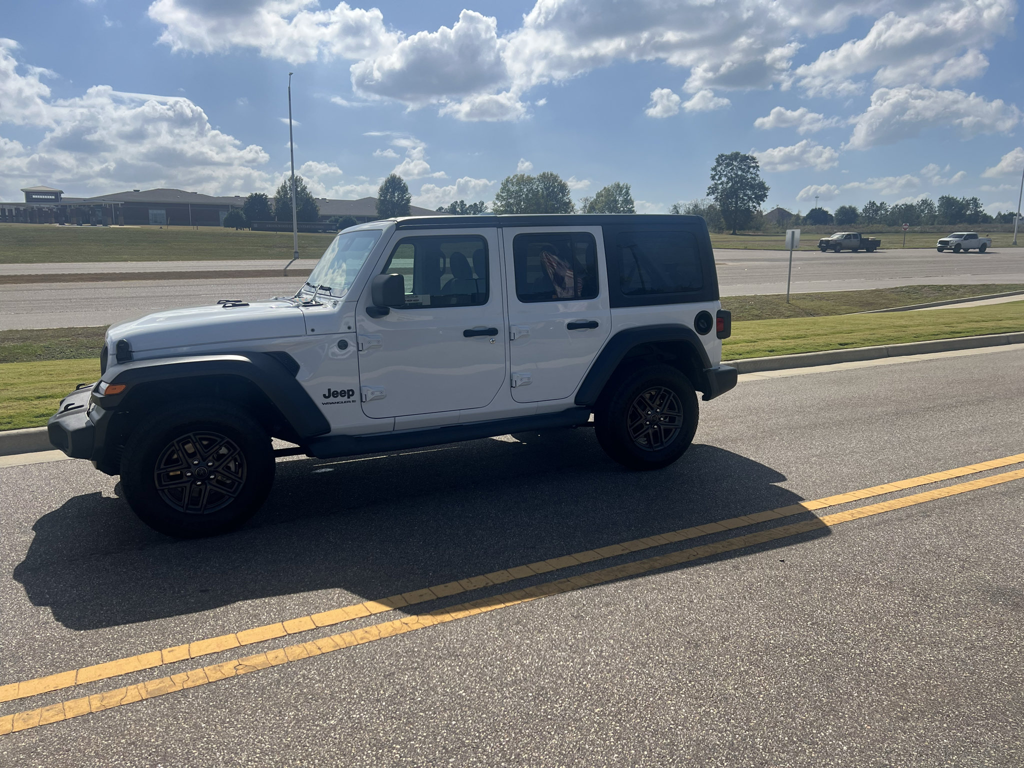 Used 2025 Jeep Wrangler Unlimited Sport AWD/4WD image 8