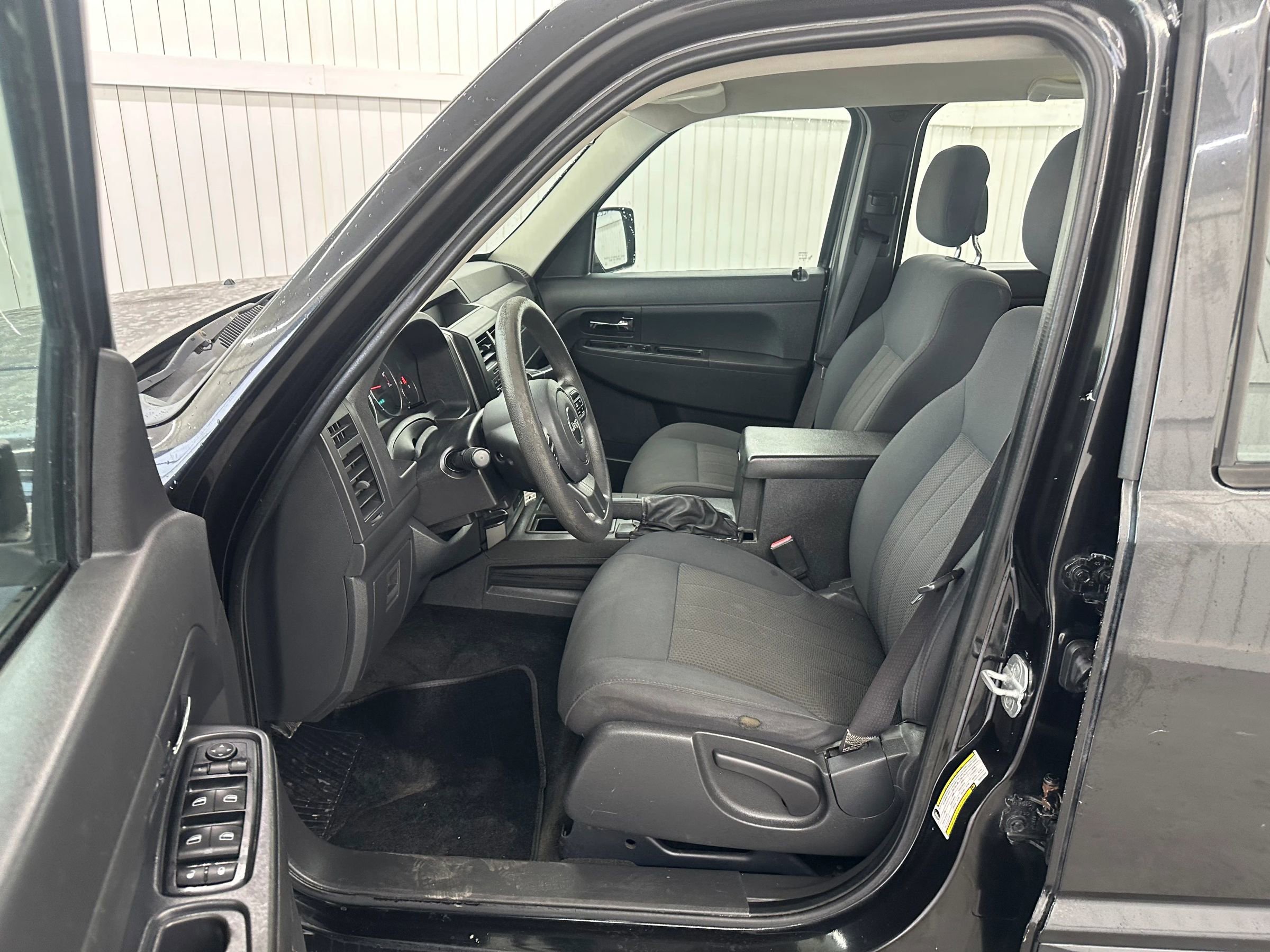 Used 2011 Jeep Liberty Sport image 12