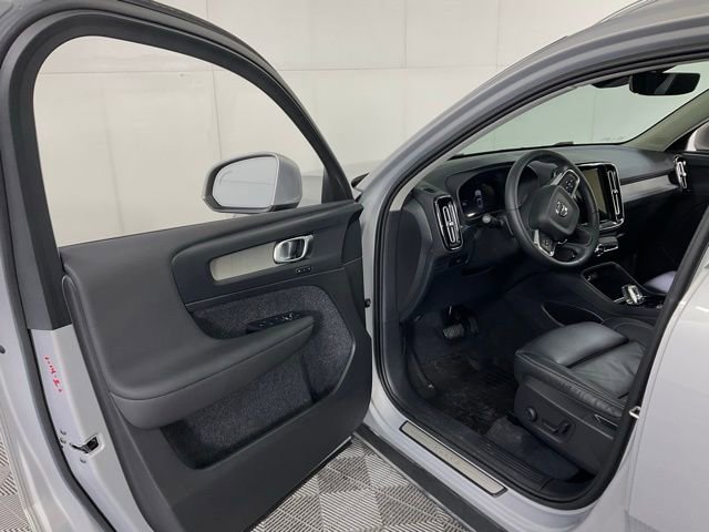Certified 2023 Volvo XC40 B5 Plus w/ Climate Package image 26