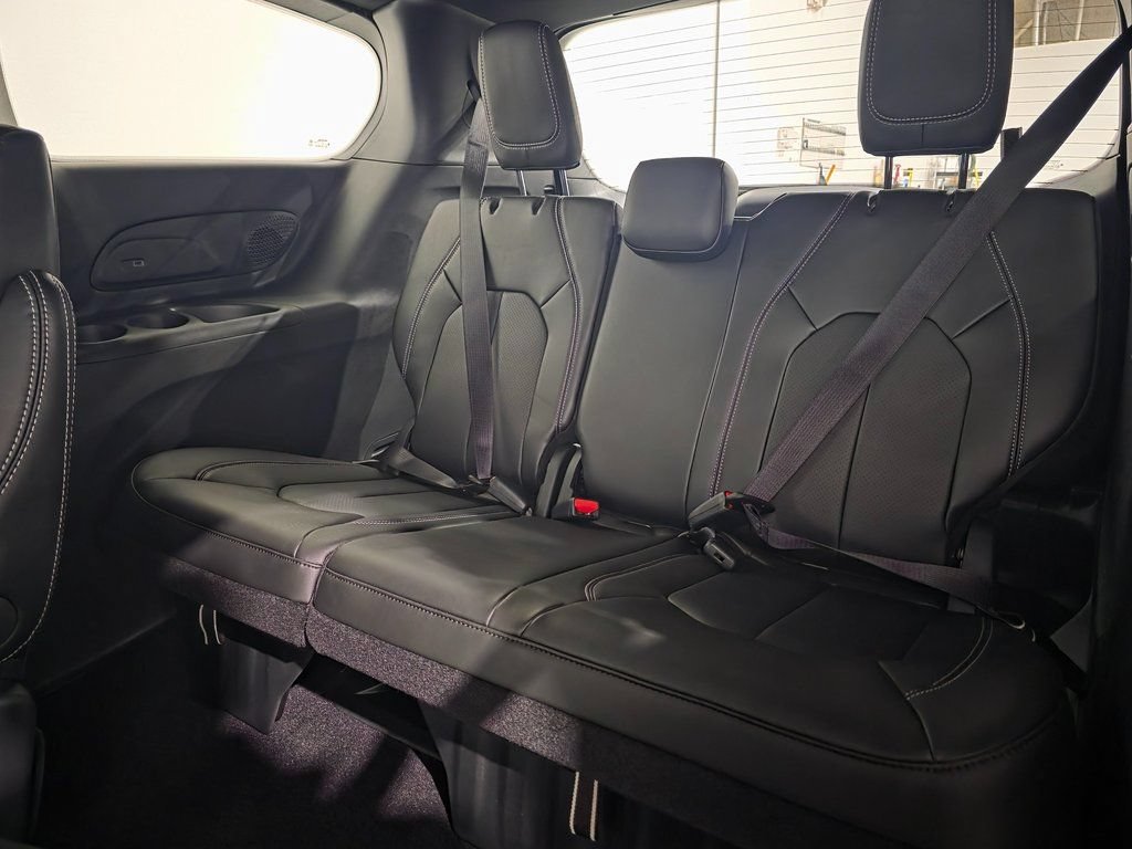 New 2026 Chrysler Pacifica Select FWD image 22