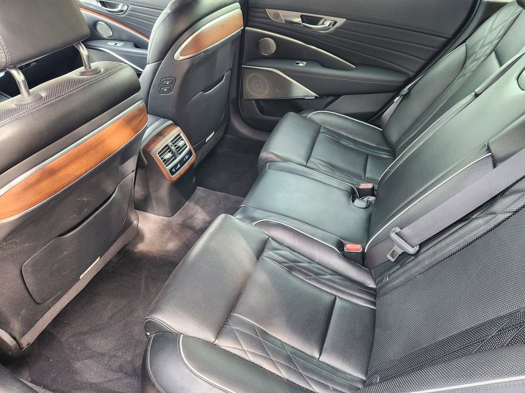 Used 2019 Kia K900 Luxury image 30