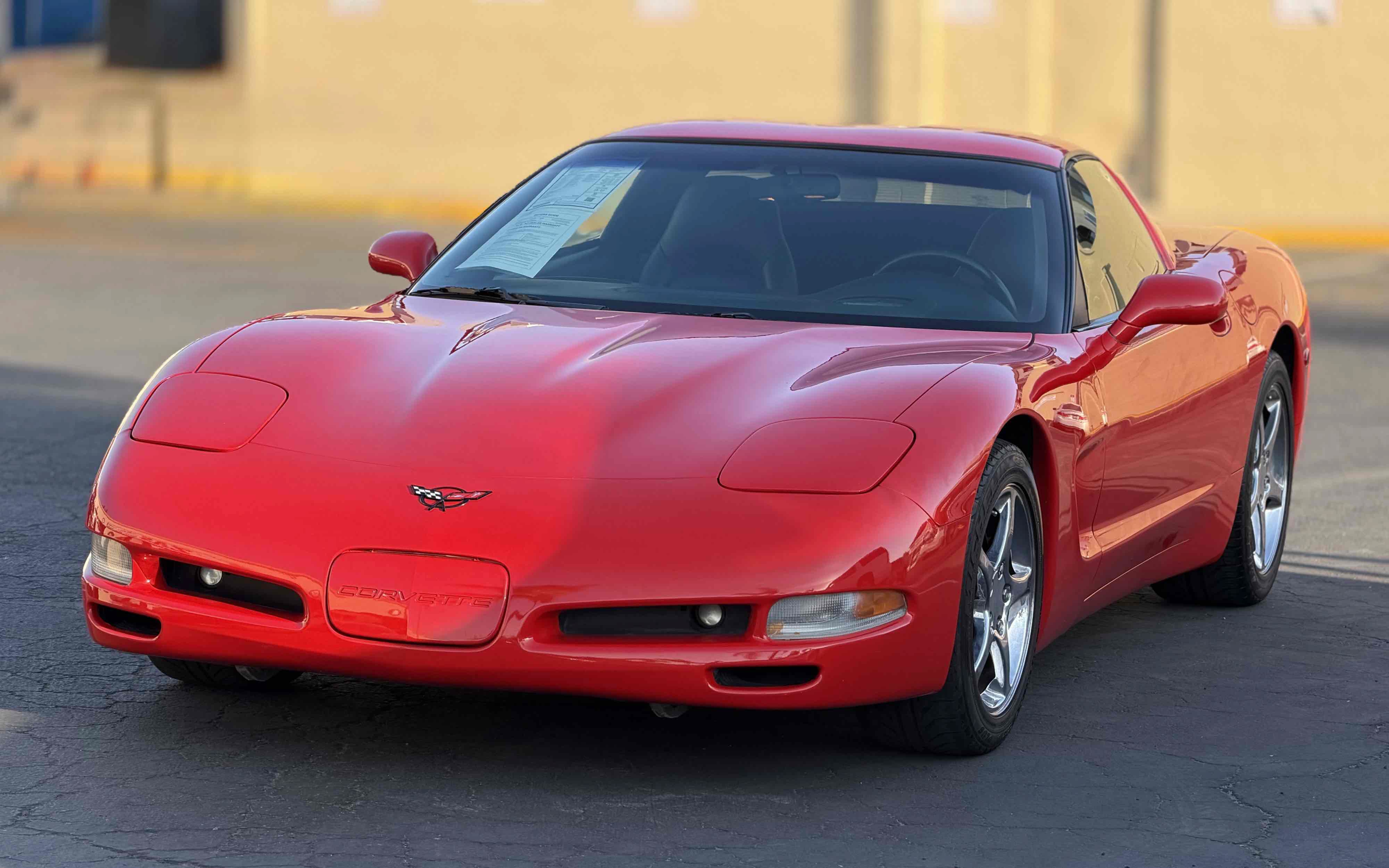 Used 2000 Chevrolet Corvette Coupe w/ Memory Pkg RWD image 3