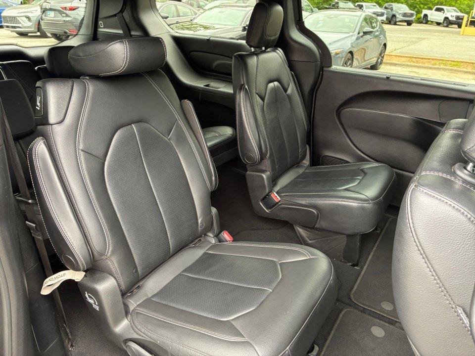 Used 2021 Chrysler Pacifica Touring-L w/ S Appearance Package FWD image 33