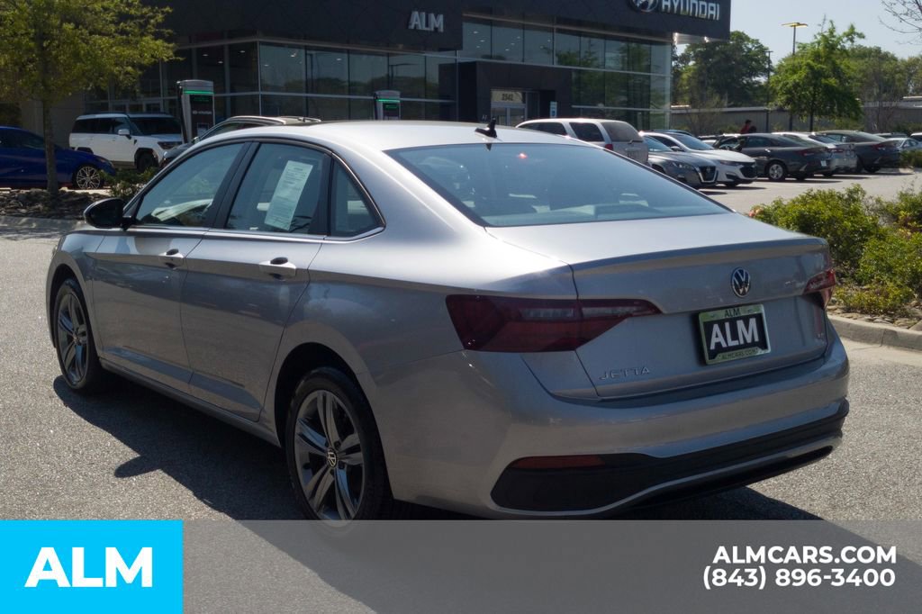 Used 2024 Volkswagen Jetta SE image 9