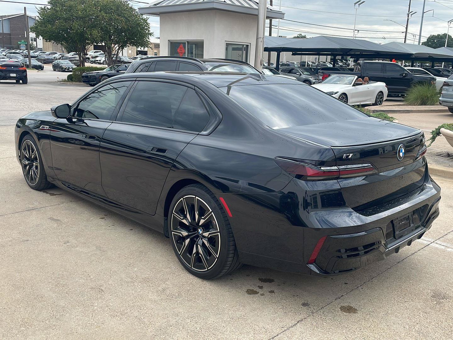 Used 2025 BMW i7 M70 AWD/4WD image 6